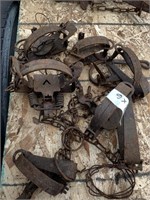 Lot of 6 hunting traps. Different sizes.