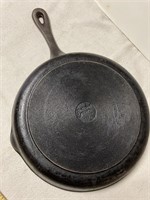 Benjamin & Medwin 11-1/2’’ cast iron skillet