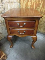 Nice end table with drawers, 29 x 22 x 26"