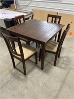 Table with 4 Chairs 39x39x30