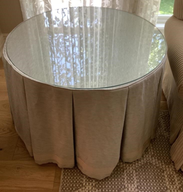 38" Round table with glass top and cover