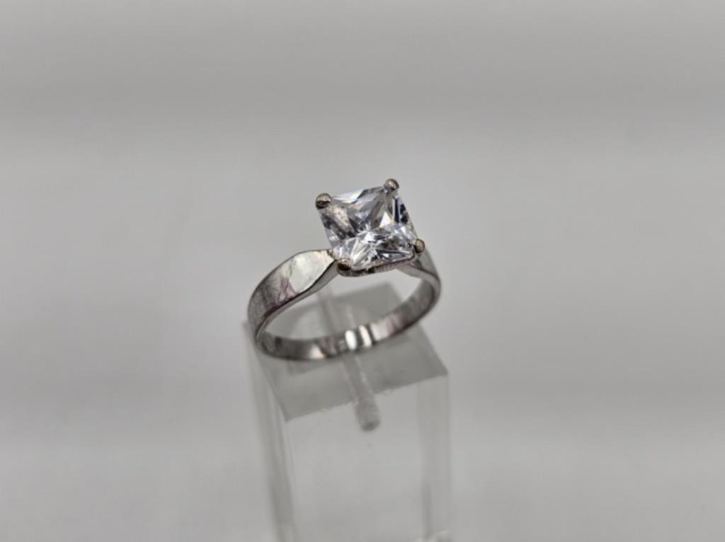 STERLING BLING RING - SIZE 8  3.15 GRAMS