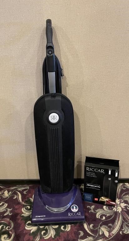 Ricardo SupraLite R10S Upright Vacuum w/Bags
