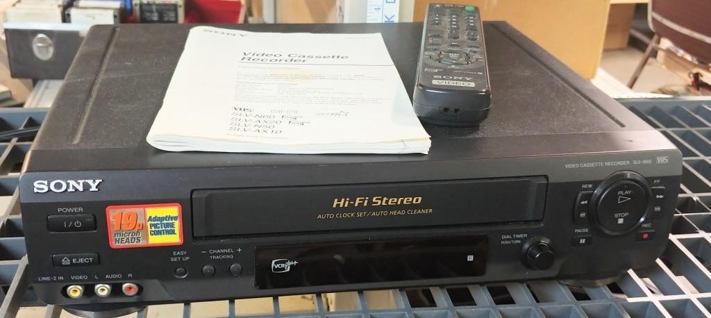 SONY VCR / VHS PLAYER WITH REMOTE