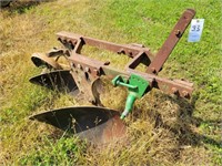 JOHN DEERE 2 BOTTOM PLOW