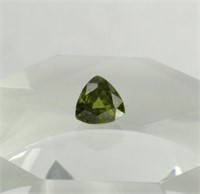 GREEN NATURAL PERIDOT 5.60 CT TRILLION SHAPE