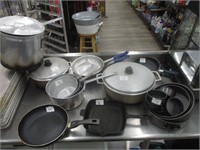 (14) ASSORTED POTS, PANS & PLASTIC PANS