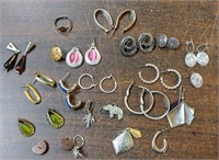 COSTUME JEWELRY EARRING LOT