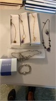 3 SINGLE NECKLACES, SET OF NECKLACE AND PIERECED
