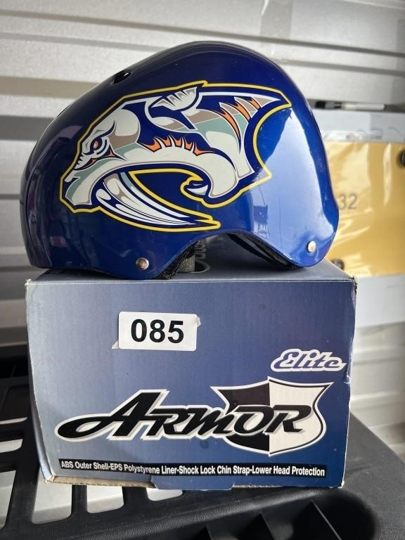 Eliete Armour Nashville Preds Helmet, Small U232