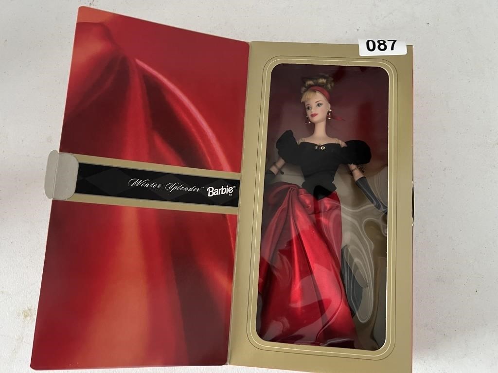 1998 Avon Winter Splendor Barbie U232