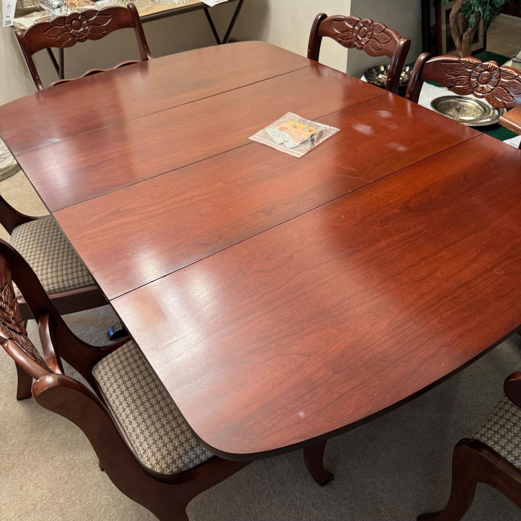 Dining Room Table w/2 leaves plus 6 Chairs