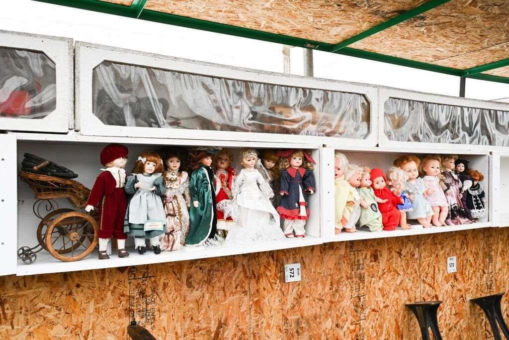 COLLECTION OF PORCELAIN DOLLS