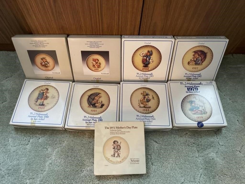 Hummel collector plates in boxes