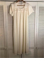 VINTAGE BALI STUDIO COLLECTION NIGHTGOWN