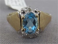10KT Gold Ring with 1 Ct of Blue Topaz and Side