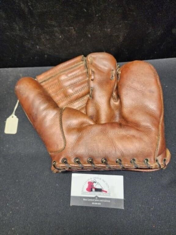 Vinatge Wilson Glove