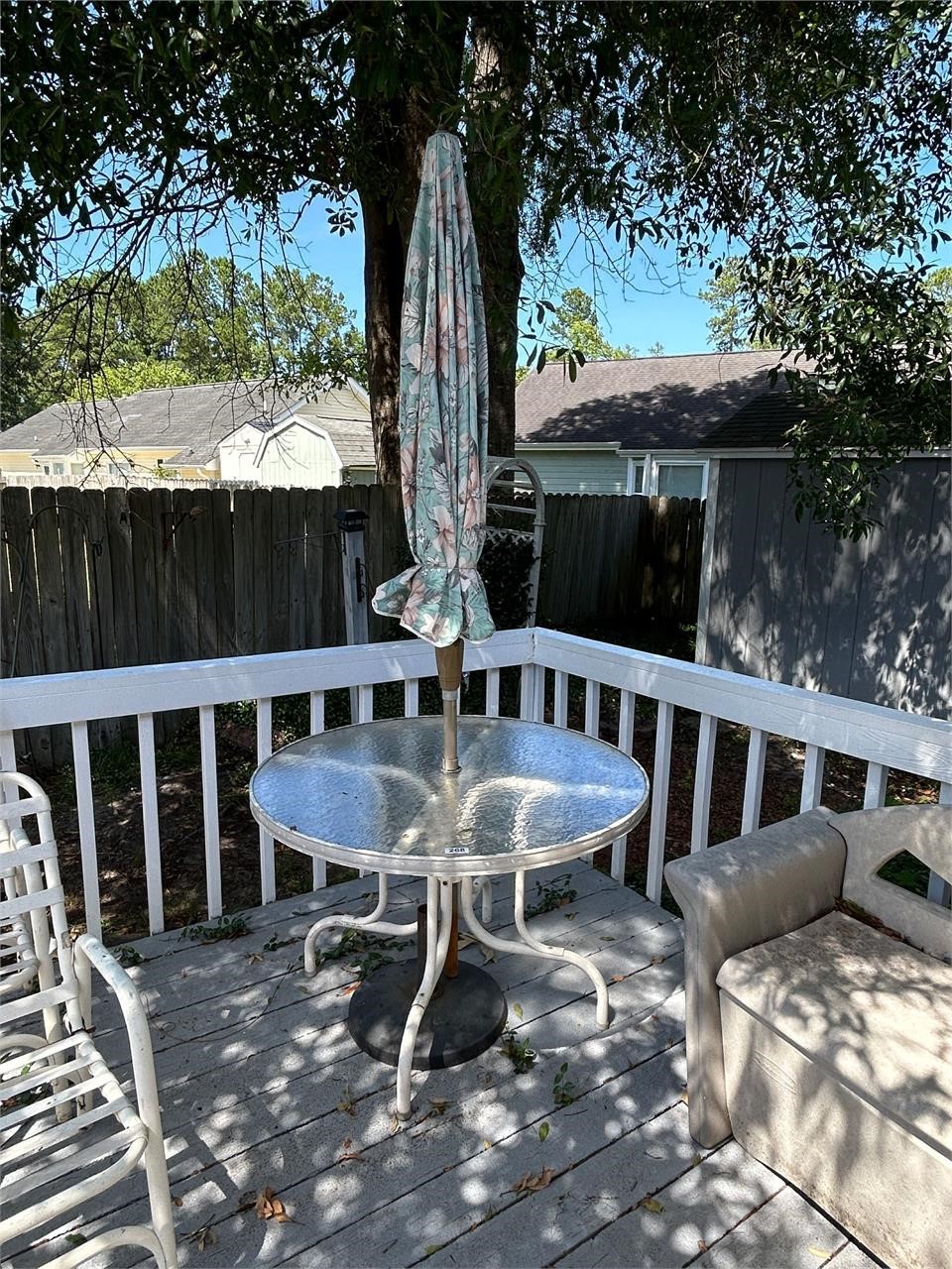 PATIO SET,TABLE,4 CHAIRS, UMBRELLAS & STAND 42 R