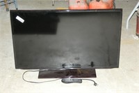 Samsung 40" Flat Screen TV & Remote