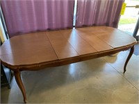 Thomasville Dining Table w 2 Leafs and Protectors