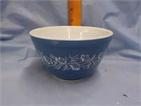 Pyrex small mixing bowl