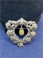 Fashion brooch