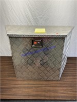 Diamond plate, aluminum tongue box trailer chest