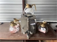 Bunn coffee pot maker, 4 coffee pots