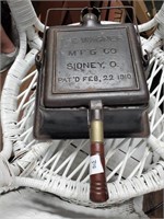 Wagner Sidney O patd Feb 1910 Waffle iron & base