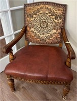 B - VINTAGE ARM CHAIR (04)