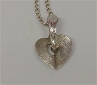 (WW) Ladies 14K White Gold Necklace W/ Heart