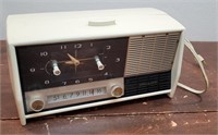 Deco black & white GE AM FM clock radio
