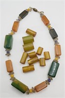 (U) Bakelite Necklace and Loose Beads (14" long)