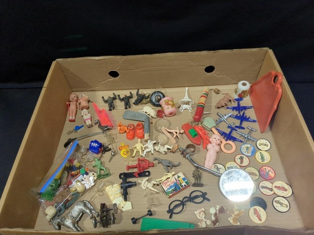 Large amount of small items - some vintage