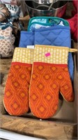 Oven, mitts, and potholders