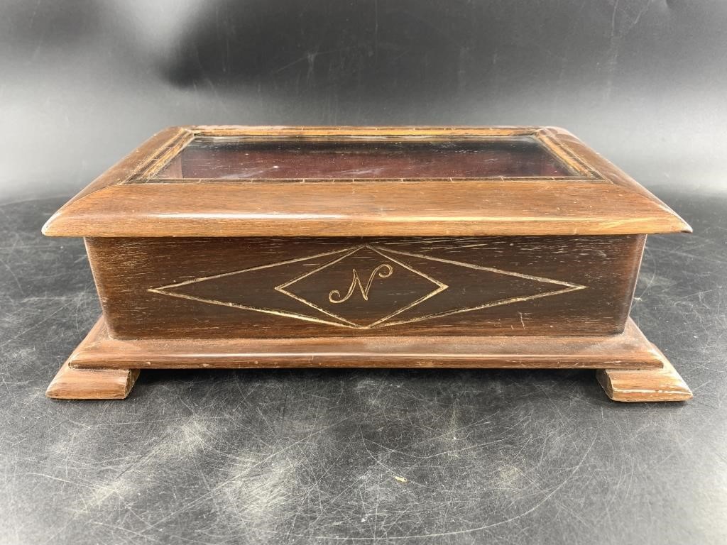 Wood trinket jewelry box with glass top, and an ag