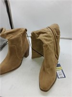 Universal thread size 7 tan boots
