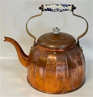 GREAT COPPER KETTLE W DELFT HANDLE