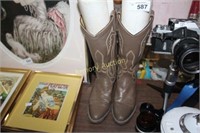 SIZE 6 1/2 LEATHER BOOTS