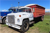 1975 IH Load Star 1600 Straight Truck #