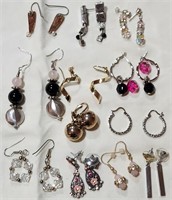 T - LOT OF COSTUME JEWELRY EARRINGS (W3)