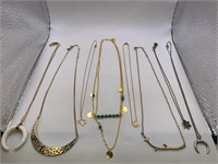 NECKLACE LOT OF 8