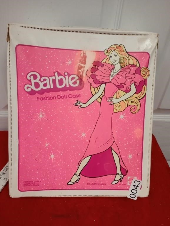 Vintage Barbie case.   Empty