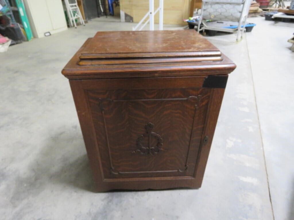 SINGER SEWING CABINET WITH SEWING MACHINE
