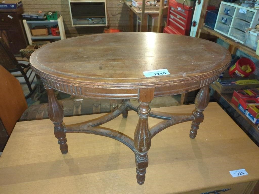 Vintage oval table approx 17" x 25" x 17"