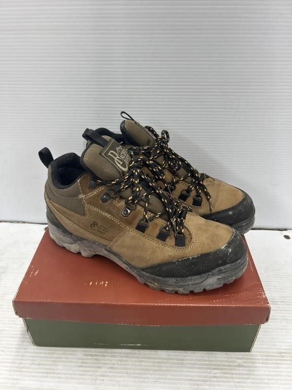 Size 9 1/2 pacific crest hiking shoes with box