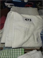 GROUPING OF BATH TOWELS