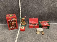 Looney Tunes Craftsman and Old Christmas Decor