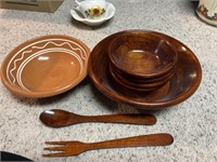 Wooden bowls and ceramic bowl with wooden