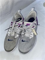 NIKE WOMEN SHOES SIZE 8